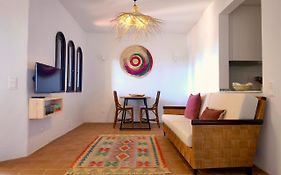 Cozy Beach Apartment W/ Sea View, Free Parking & Ac